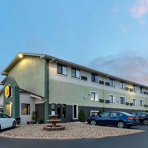 Super 8 By Wyndham Kansas City At Barry Road/Airport